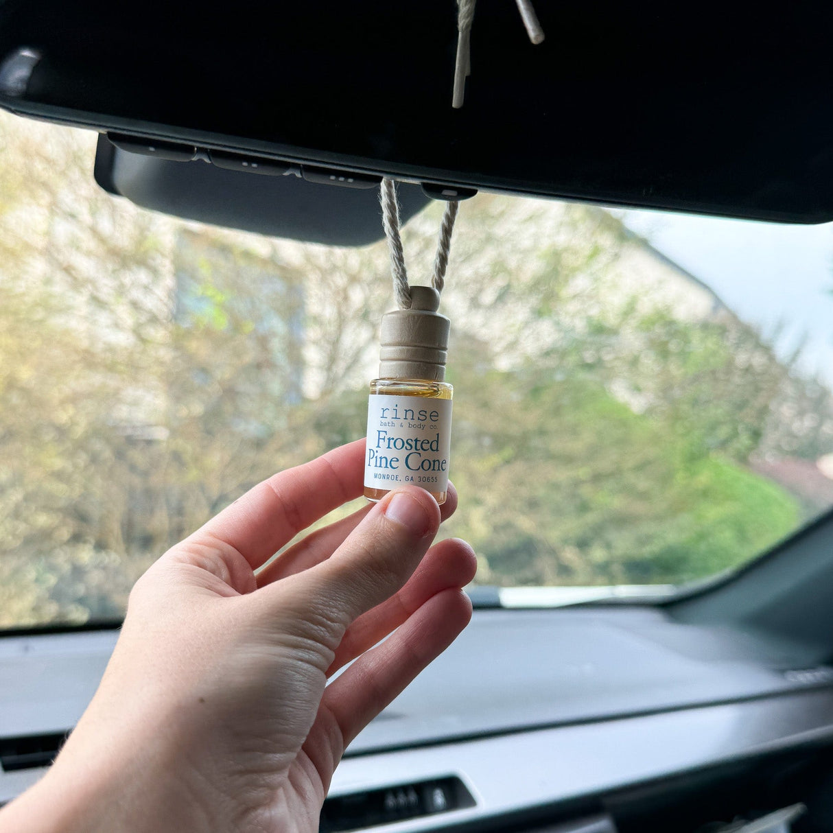Natural natural car air freshener | Frosted Pine Cone | Rinse Bath & Body Co. - detail view