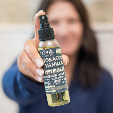 Tobacco Vanilla natural body oil from Rinse - essential oil infused - detail view