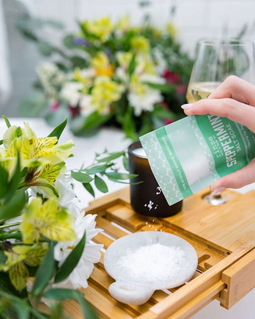 Speppermint natural bath soak from Rinse - therapeutic bath salts - detail view