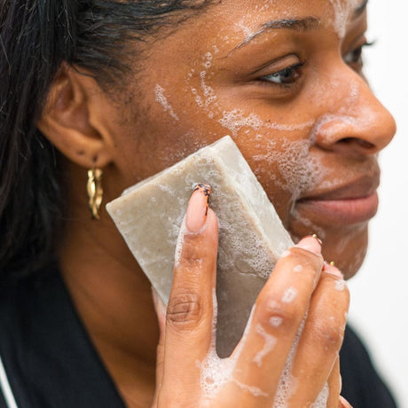 Rinse Dead Sea Mud Soap - moisturizing and gentle - detail view