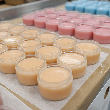 Rinse Coconut Mango natural sugar scrub - gentle exfoliation for soft skin - detail view