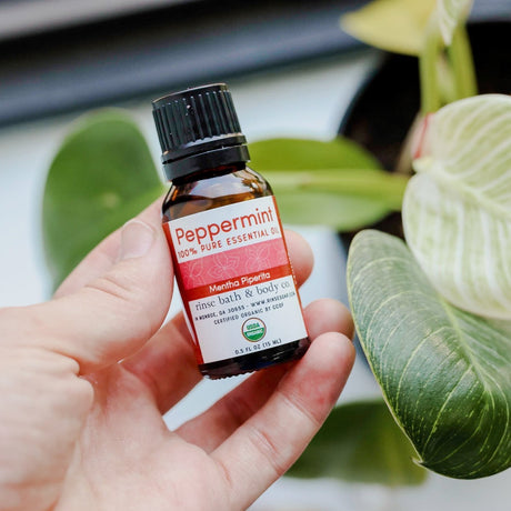 Peppermint Essential Oil Certified Organ pure essential oil from Rinse - 100% pure and natural - detail view